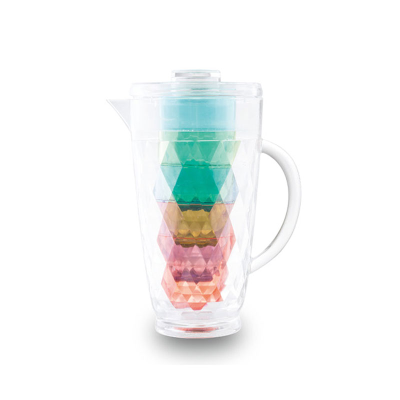 চার কাপ সহ কলস